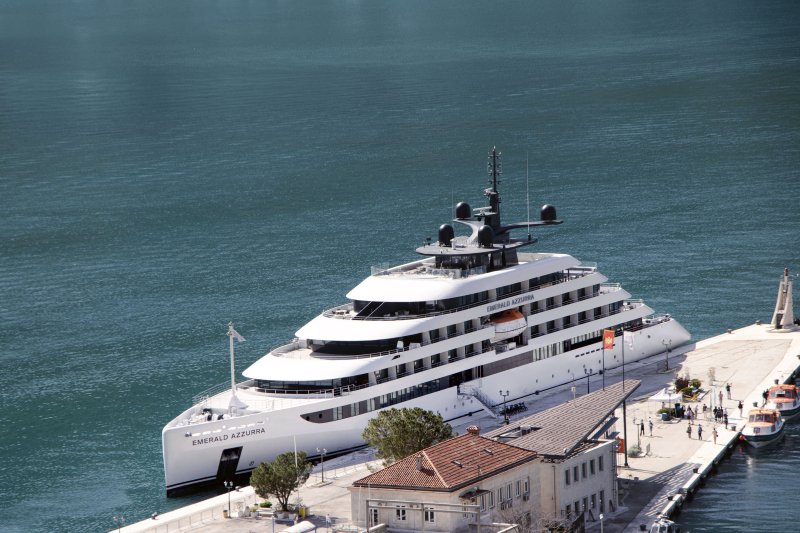 https://emerald.cruises