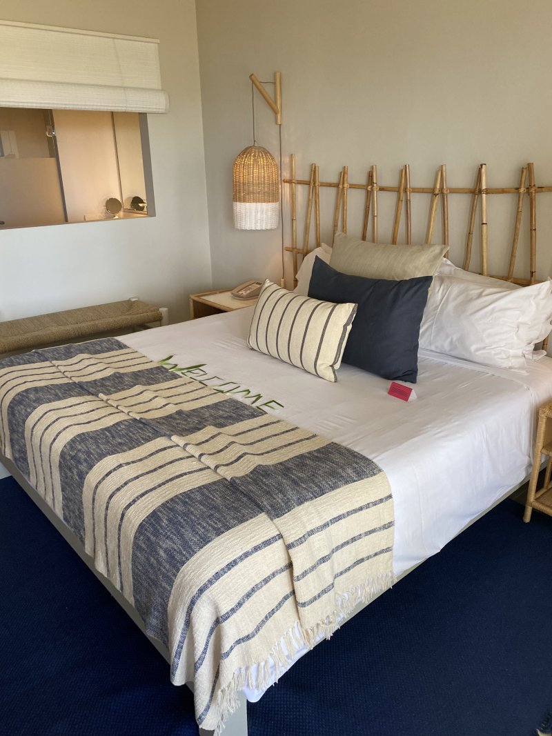 Lagoon Attitude - couple seafront